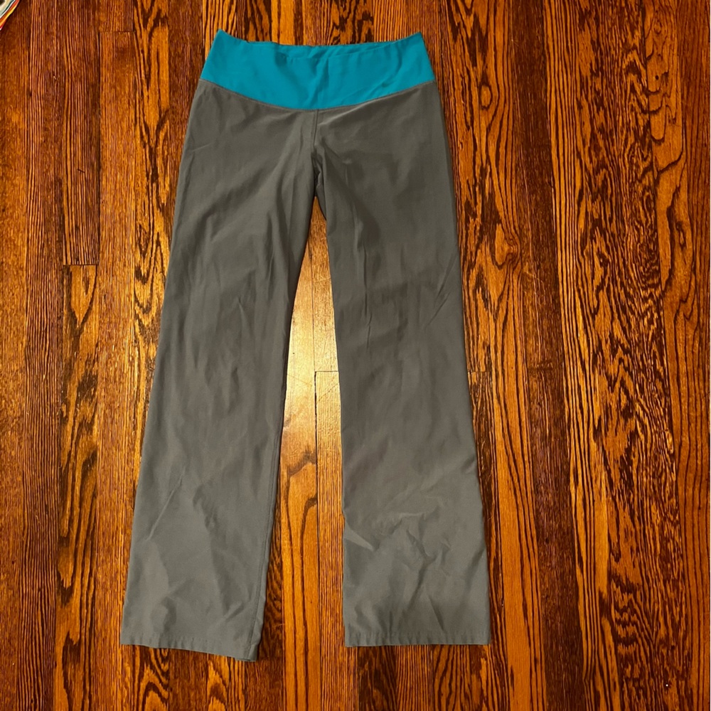 Medium grey Nike Dry Fit yoga pants / flare leggings